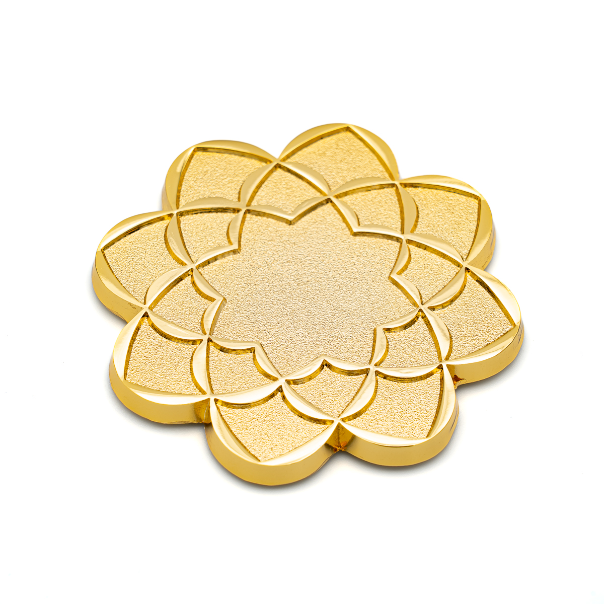 白磁朱色地金襴手松葉文蓋向4客△価格変更 白磁朱色地金襴手松葉文蓋向4客△価格変更