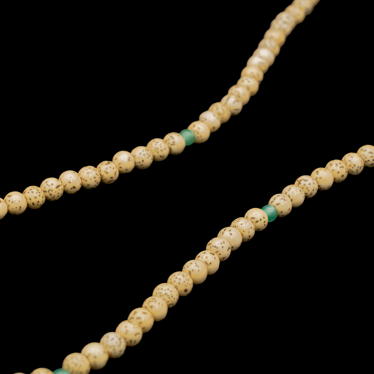 星月菩提樹 数珠 8寸（小・女性向け） 翡翠仕立 カガリ梵天 トクサ