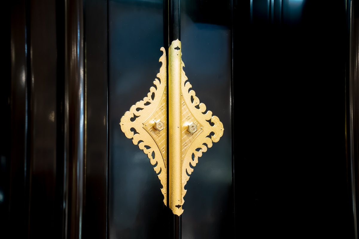 厨子型仏壇王者｜黒檀｜徳島仏壇｜自動扉｜個人会館｜特別特装御本尊