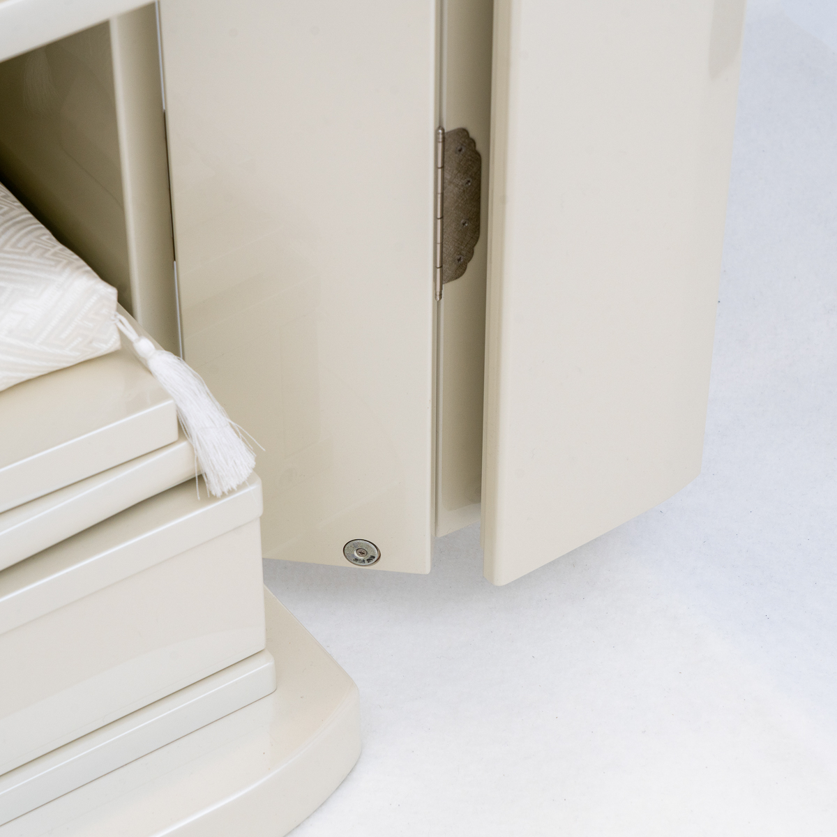 家具調仏壇ピース｜パールアイボリー｜徳島仏壇｜アクリル扉｜特装御