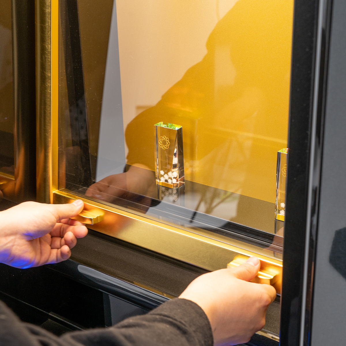 家具調仏壇ピース｜ブルーメタリック｜徳島仏壇｜アクリル扉｜特装御