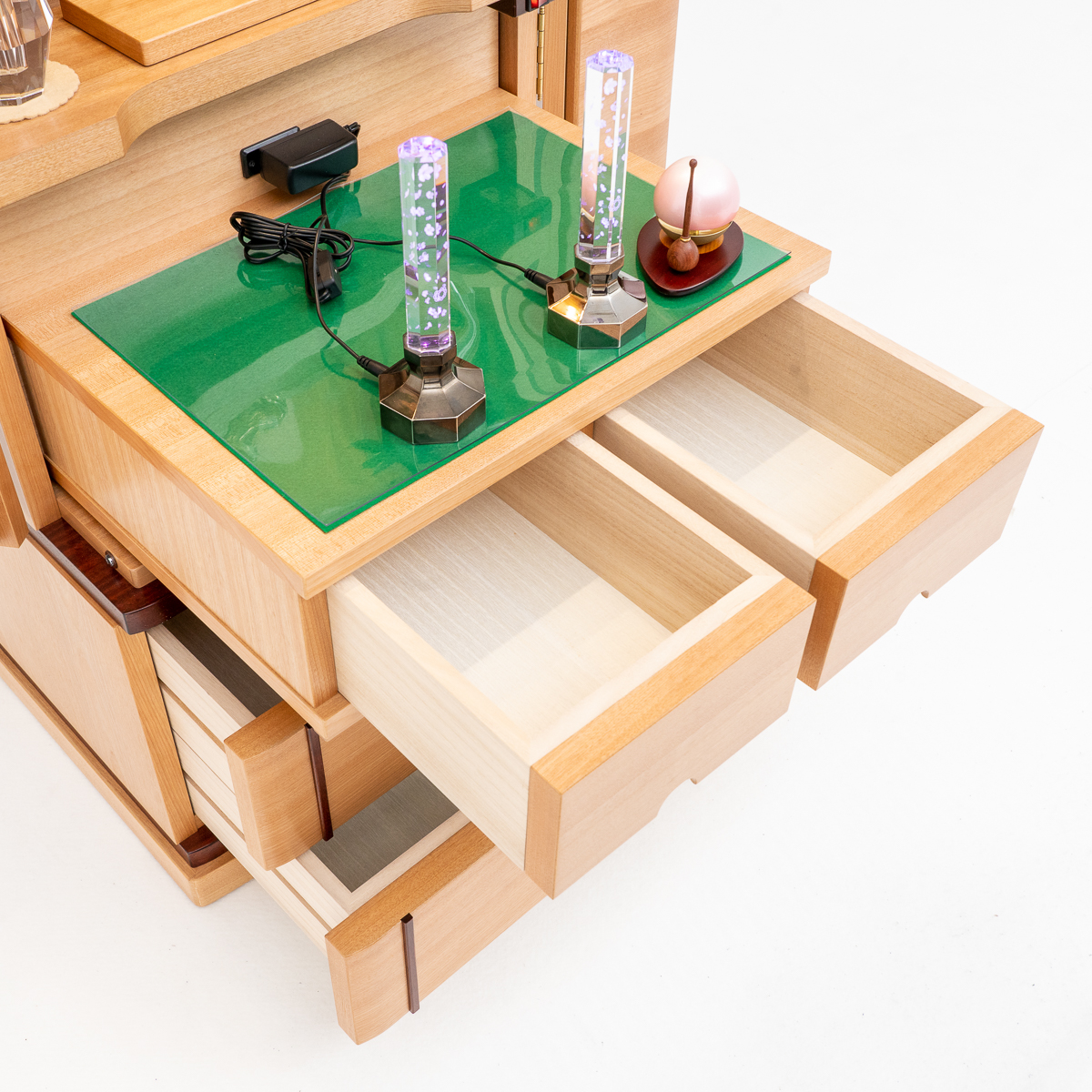 家具調仏壇淡桜｜樺桜｜徳島仏壇｜アクリル扉｜椅子対応｜特装御本尊