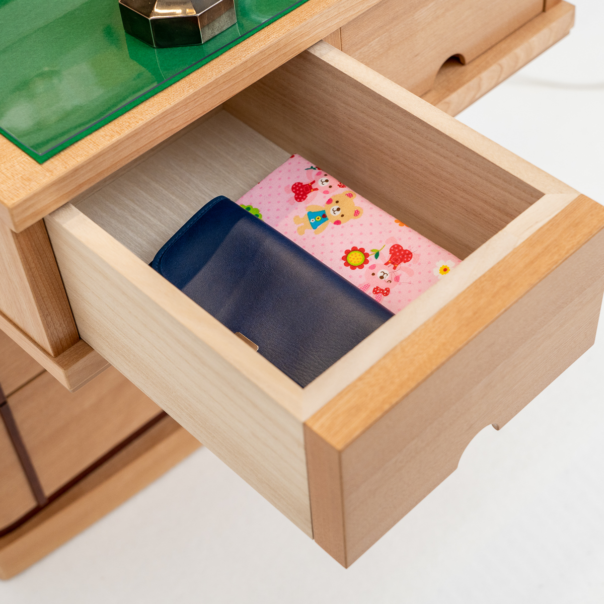 家具調仏壇淡桜｜樺桜｜徳島仏壇｜アクリル扉｜椅子対応｜特装御本尊