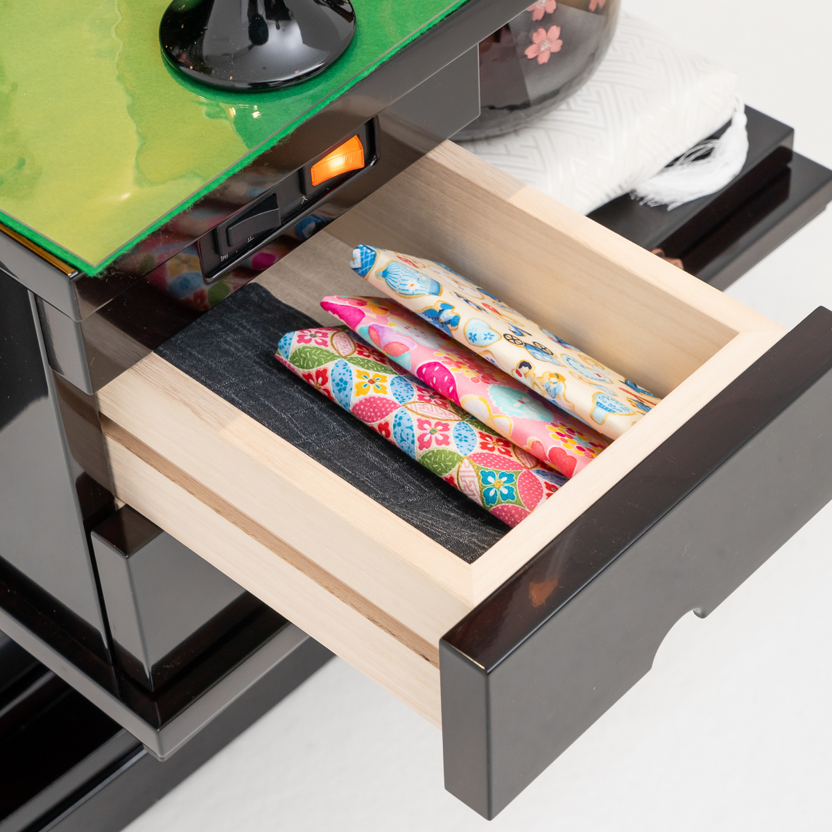 家具調仏壇ローズ｜紫檀｜徳島仏壇｜自動扉｜椅子対応｜特装御本尊対応